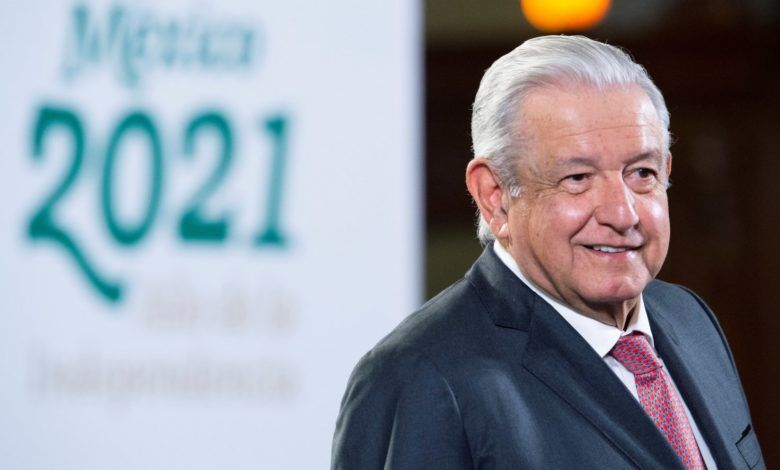 AMLO chulea al Paquete Económico 2022 es realista y garantiza