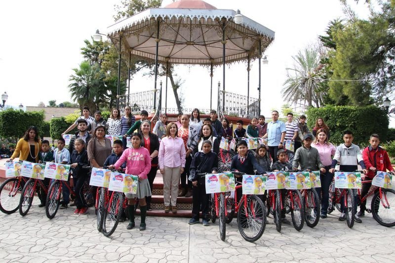 DIF entregó apoyos a personas de 11 municipios de la zona media dif