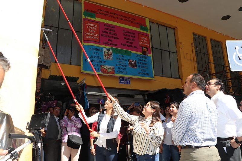 PINTURA EN EL MERCADO HIDALGO 2