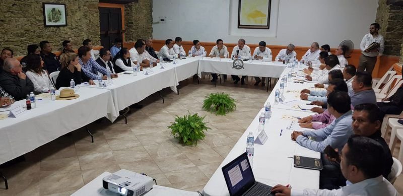 Se reúne Fiscal con alcaldes y autoridades policiales de la Huasteca Sur REUNIÓN ALCADES TANCANHUITZ1