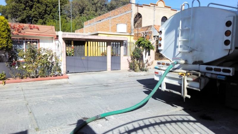 Suministro de agua en pipa en Soledad 1