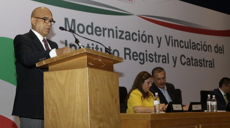 Firman convenio gobierno Colegio de Notarios El Portal