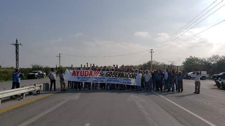 Ganaderos se manifiestan en la carretera Valles-Tampico WhatsApp Image 2019-06-27 at 5.00.11 PM