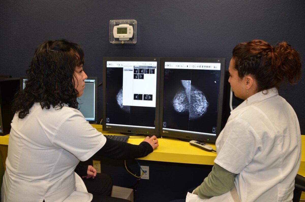 Llama Secretaría de Salud a prevenir el cáncer de mama 4UNEME-DEDICAMFINFRAESTRUCTURA(1)