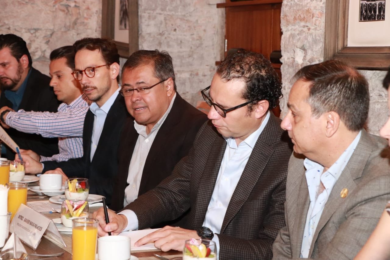 7XNP REUNIÓN CON CANIRAC 2