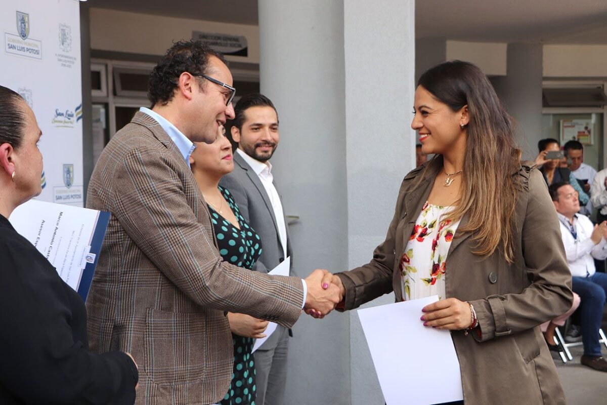 17ENTREGA D CONSTANCIAS DE REACOMODO DE SUELDO 2