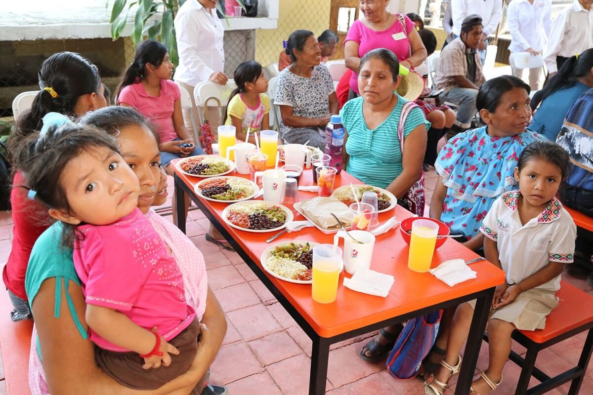 SLP avanzó 11 posiciones entre las entidades que más redujeron la carencia alimentaria 23 dif