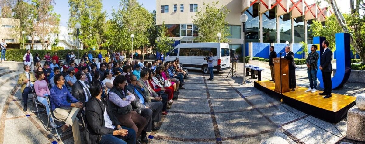 26_ENTREGADECAMIONETAEINICIODECOLECTAPARARADIOMARATONUASL9610(3)