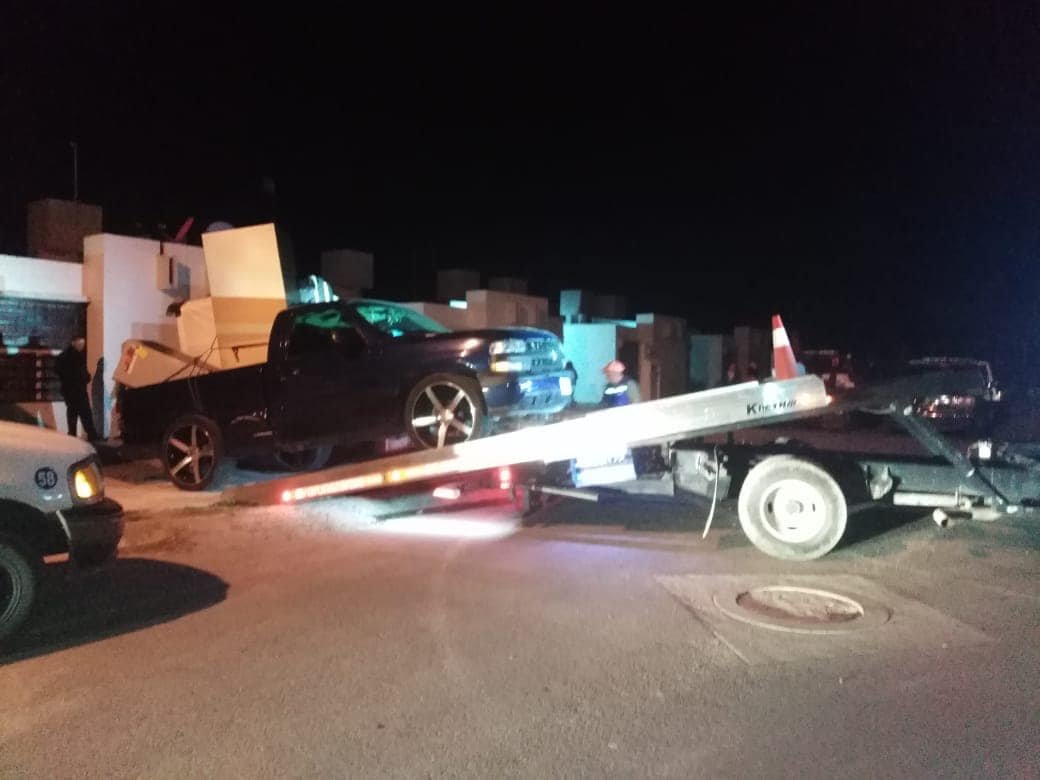 Detienen en flagrancia a presuntos ladrones domiciliarios en el Fracc. Puerta Real 2 grua