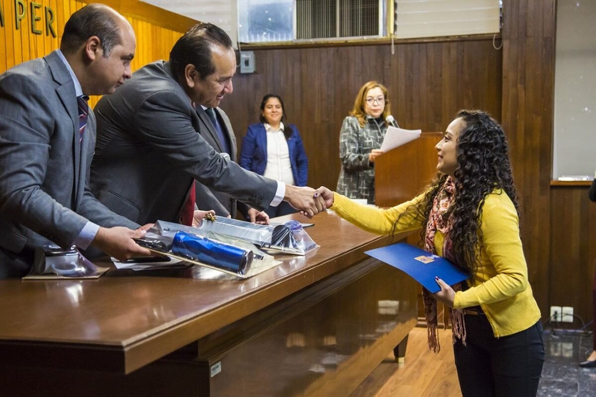 Reconoce UASLP a ganadoras del Segundo Concurso Estatal de Ensayo Criminológico 14-2019(P)PREMIACDESEGUNDOCONCURSODEENSAYOCRIMINOLOGICOUASL0059