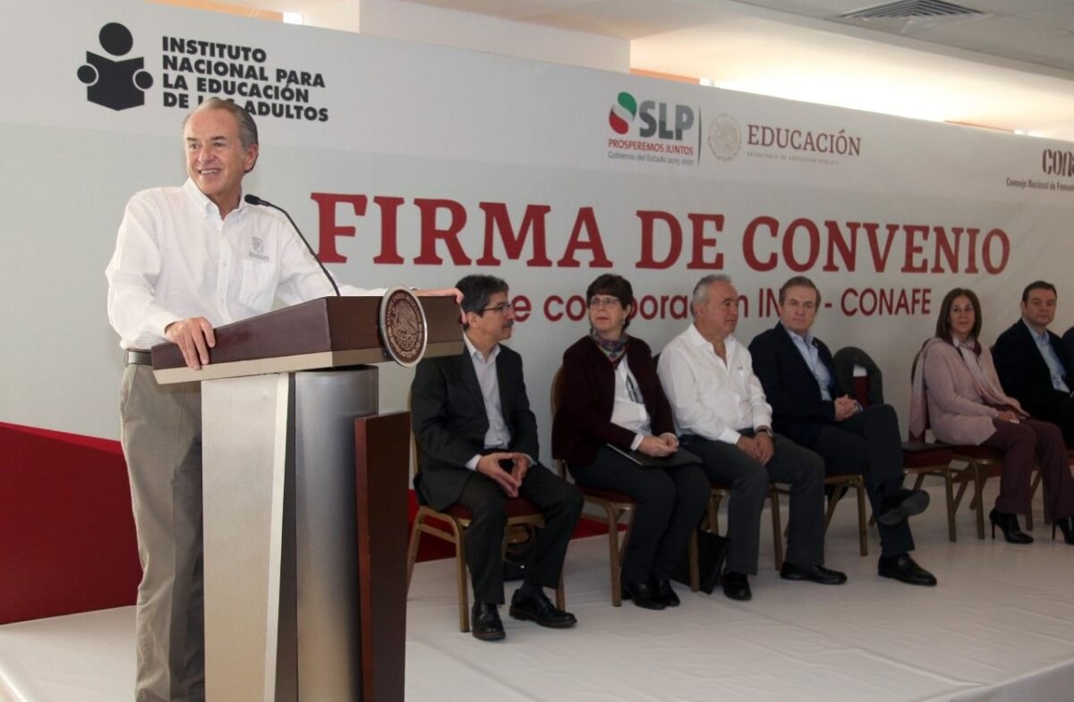 INEA y CONAFE reconocen compromiso de JM Carreras a favor de la educación 14JMCLConvenioCONAFE-INEA141119(2)
