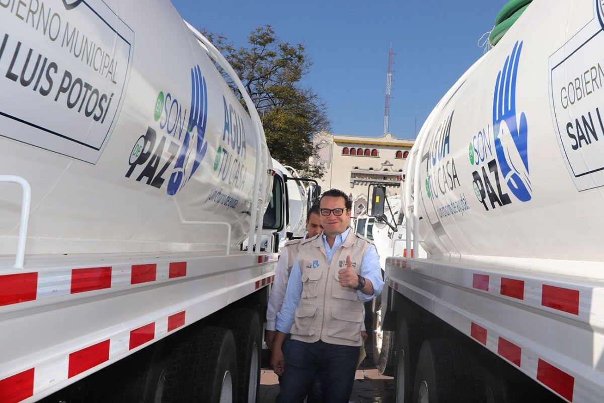 19ENTREGA DE PIPAS Y ABASTECIMIENTO A COLONIAS 5