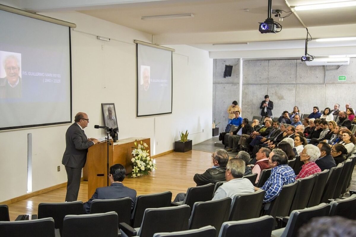 21HOMANAJEPOSTUMOGUILLERMOMARXREYESUASL9994(2)