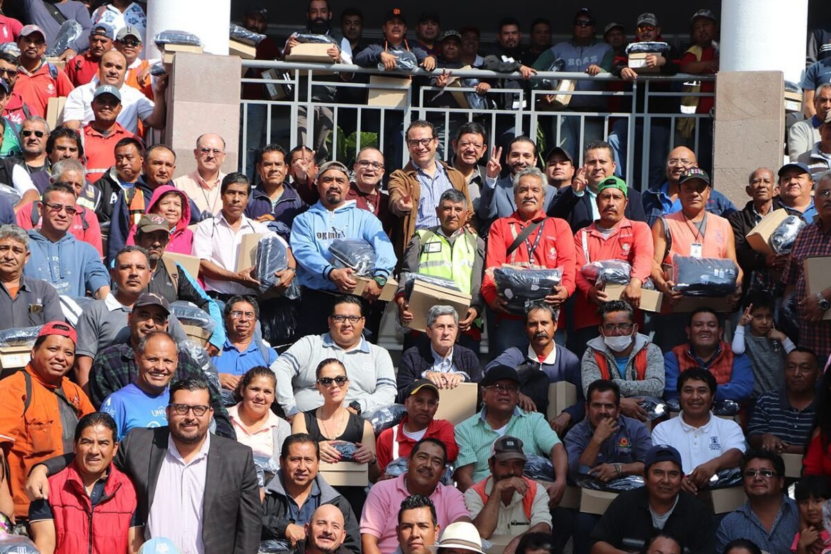 27ENTREGA DE UNIFORMES ECOLOGIA 1