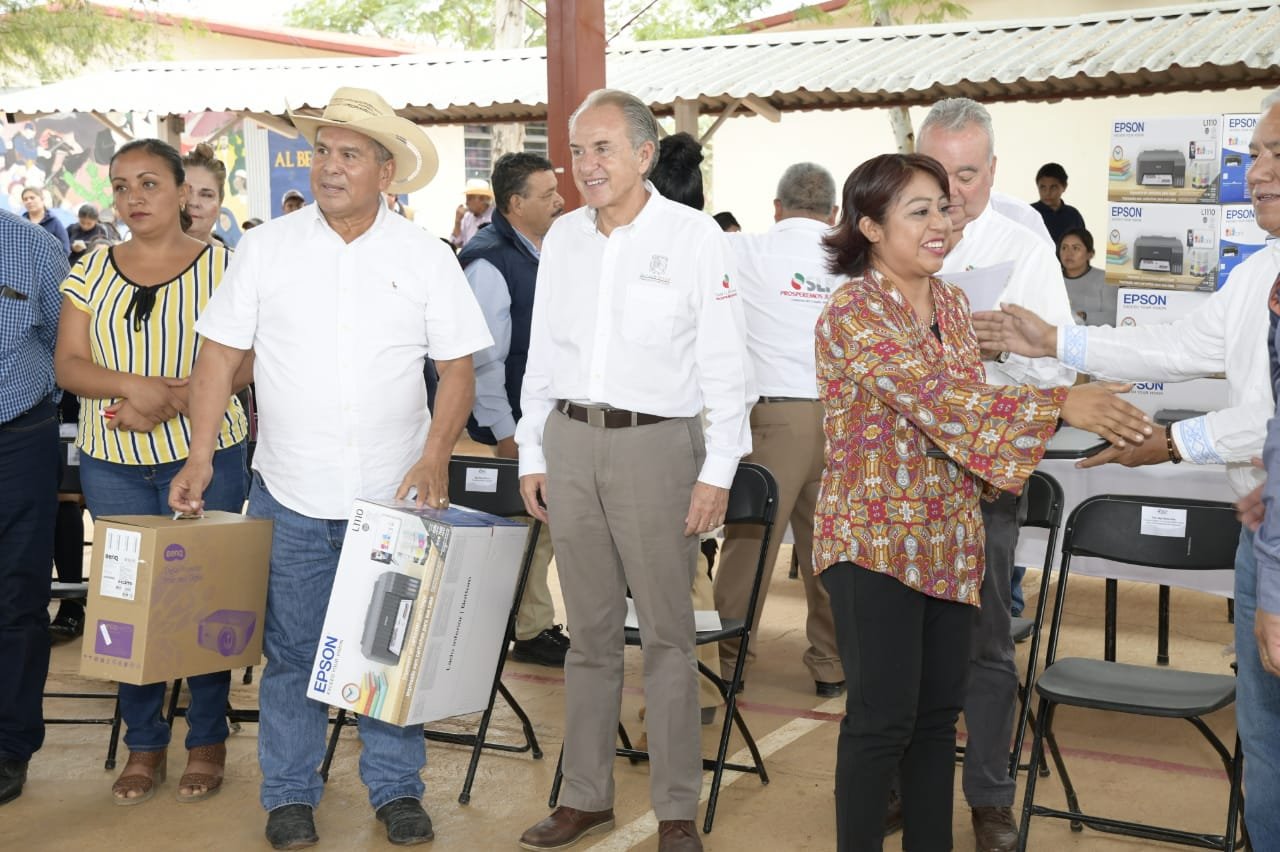 Se fortalece la red estatal de conectividad a internet en zonas rurales de SLP 23JMCL Gira Lagunillas 230120 (1)