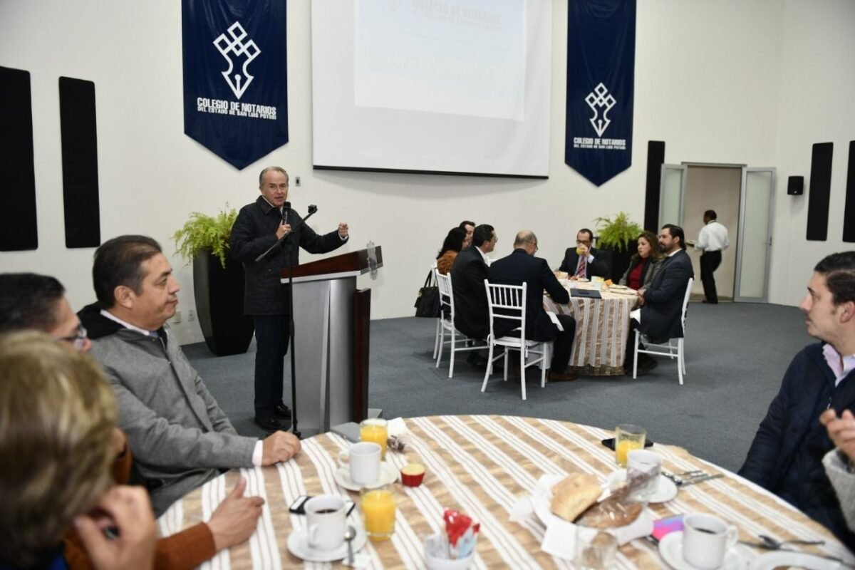 JM Carreras reconoce labor de las y los Notarios Potosinos 2JMCL Colegio de Notarios 020220 (2)