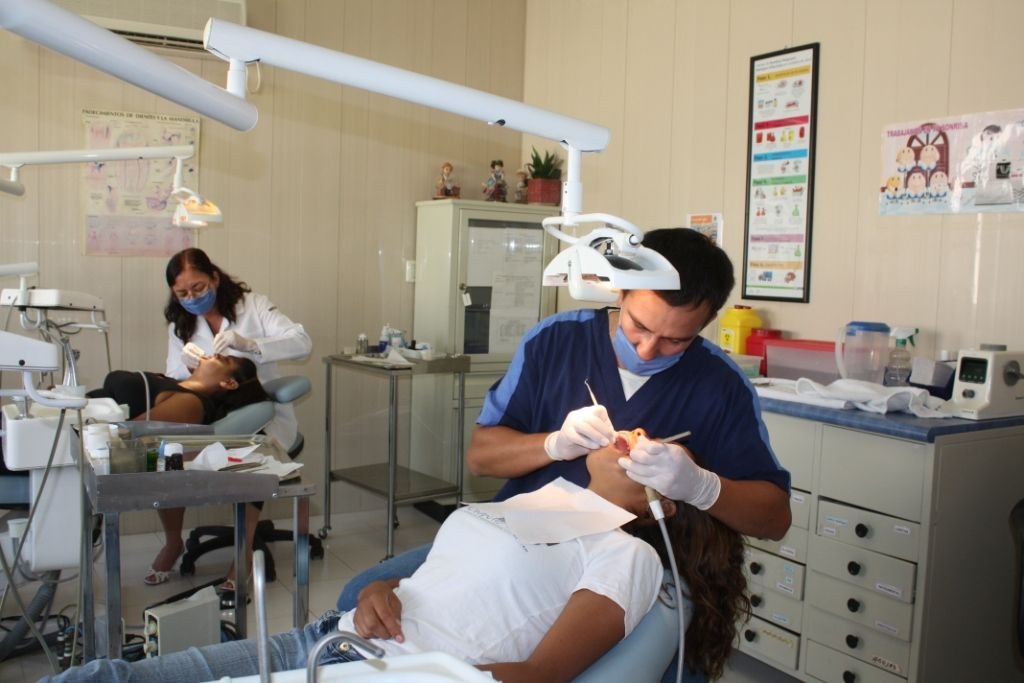 Conmemora la Secretaría de Salud el día del Odoltólogo 8Dentistas