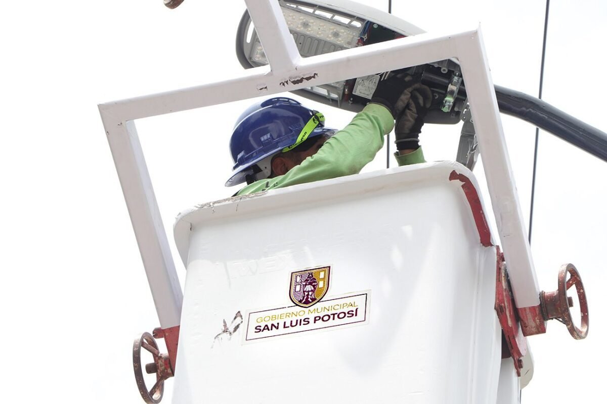 Mil 300 nuevas luminarias ya instaladas en la capital potosina 5CAMBIO DE LUMINARIAS 2