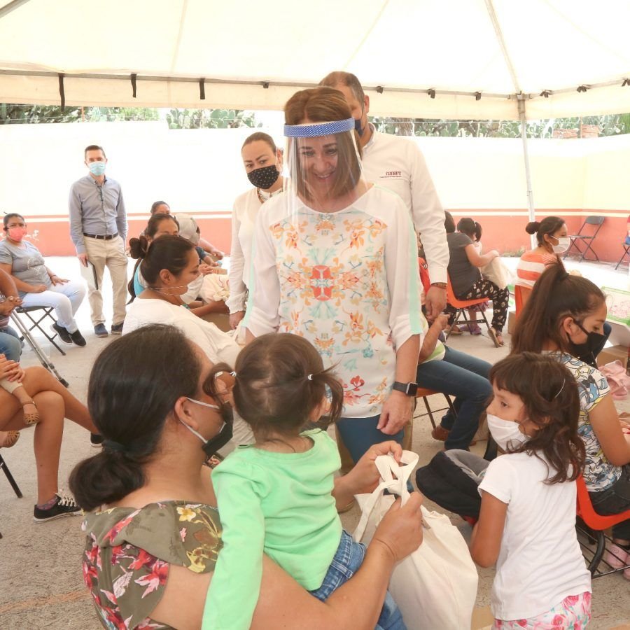Familias de la localidad de Calderón de Cerro de San Pedro recibieron apoyos de DIF Estatal DIF Cerro de San Pedro 010720 (1)