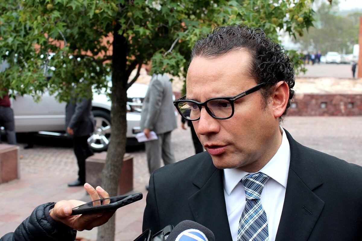 19XAVIER NAVA PALACIOS