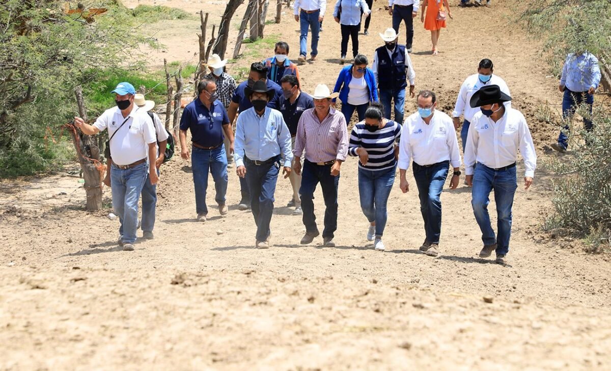 5INAGURACION DE BORDOS DE ABREVADERO 4