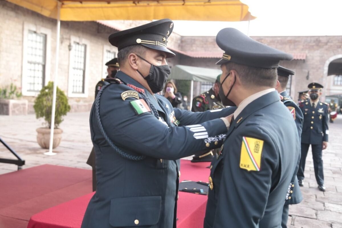 Otorgan ascensos y condecoraciones a personal de la XII Zona Militar 20XII Zona Militar 201120 (4)
