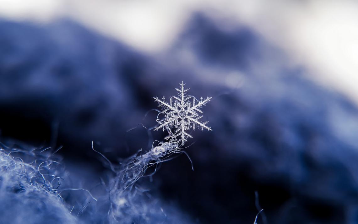 Por qué los copos de nieve son hexagonales y simétricos