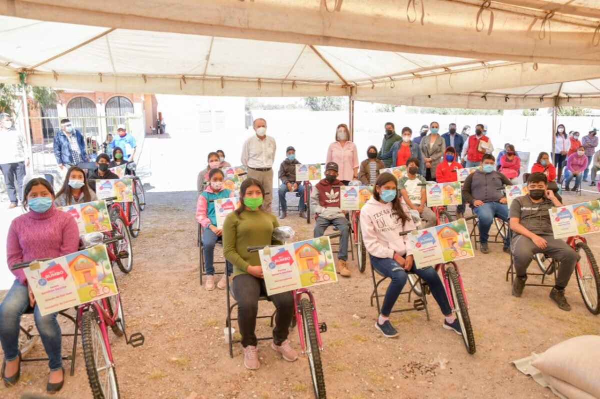 6 mil estudiantes apoyados en esta administración por Dif Estatal 20 bici dif