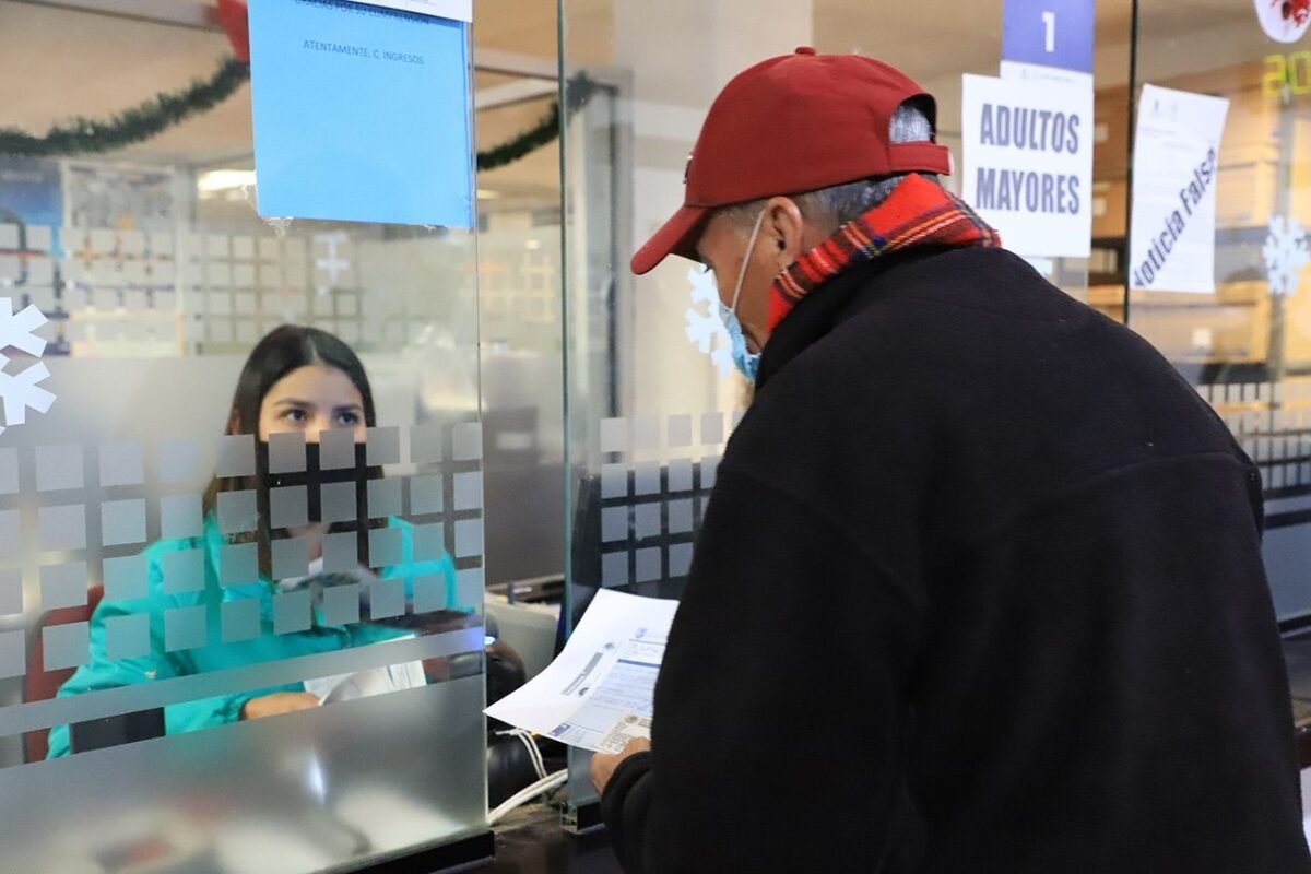 4GRAN NÚMERO DE PERSONAS ACUDE A PAGAR EL PREDIAL 1