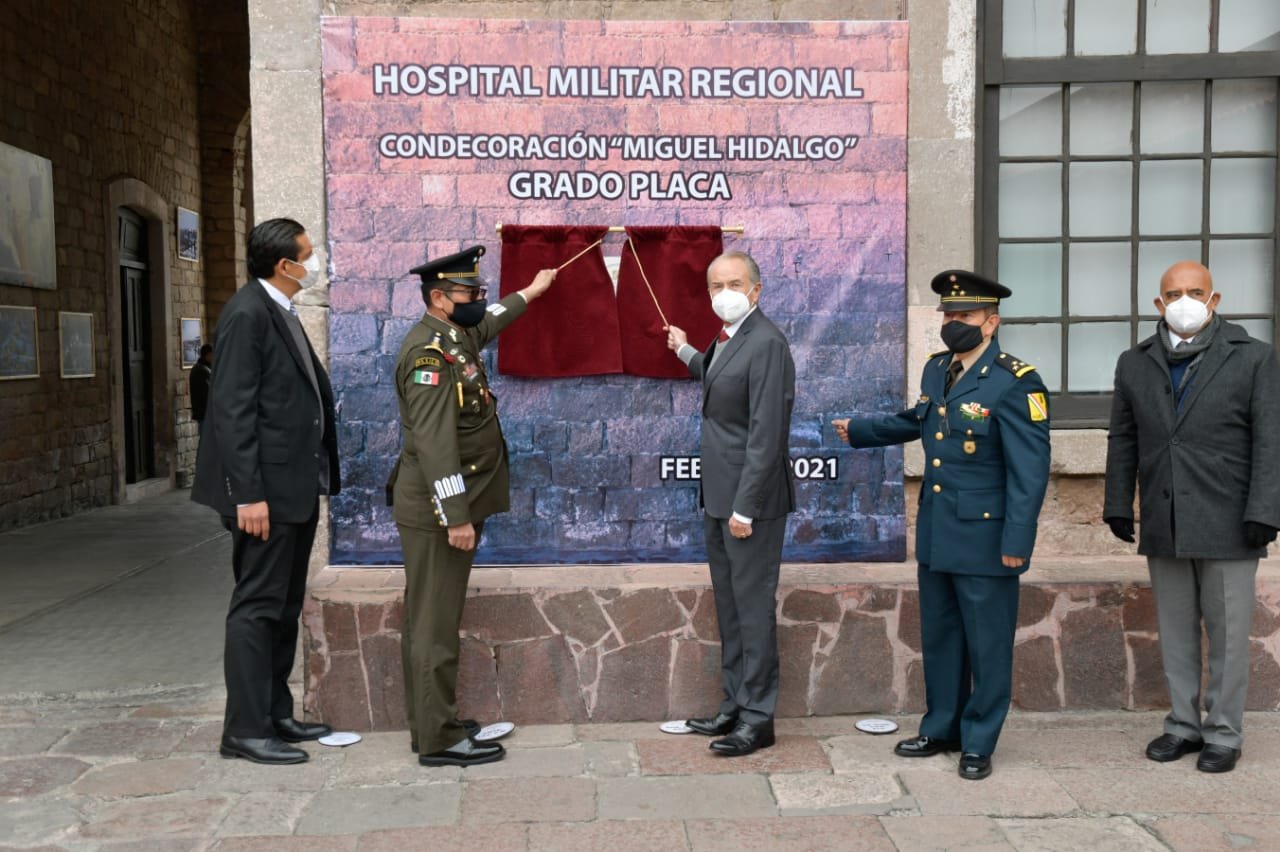 Reconoce JM Carreras a médicos militares por labor durante la pandemia 19JMCL Día del Ejército 190221 (2)