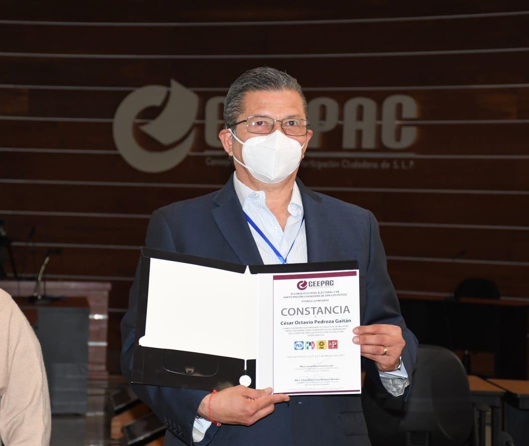 Octavio Pedroza llama a la unidad al registrase ante el CEEPAC. IMG-20210221-WA0038