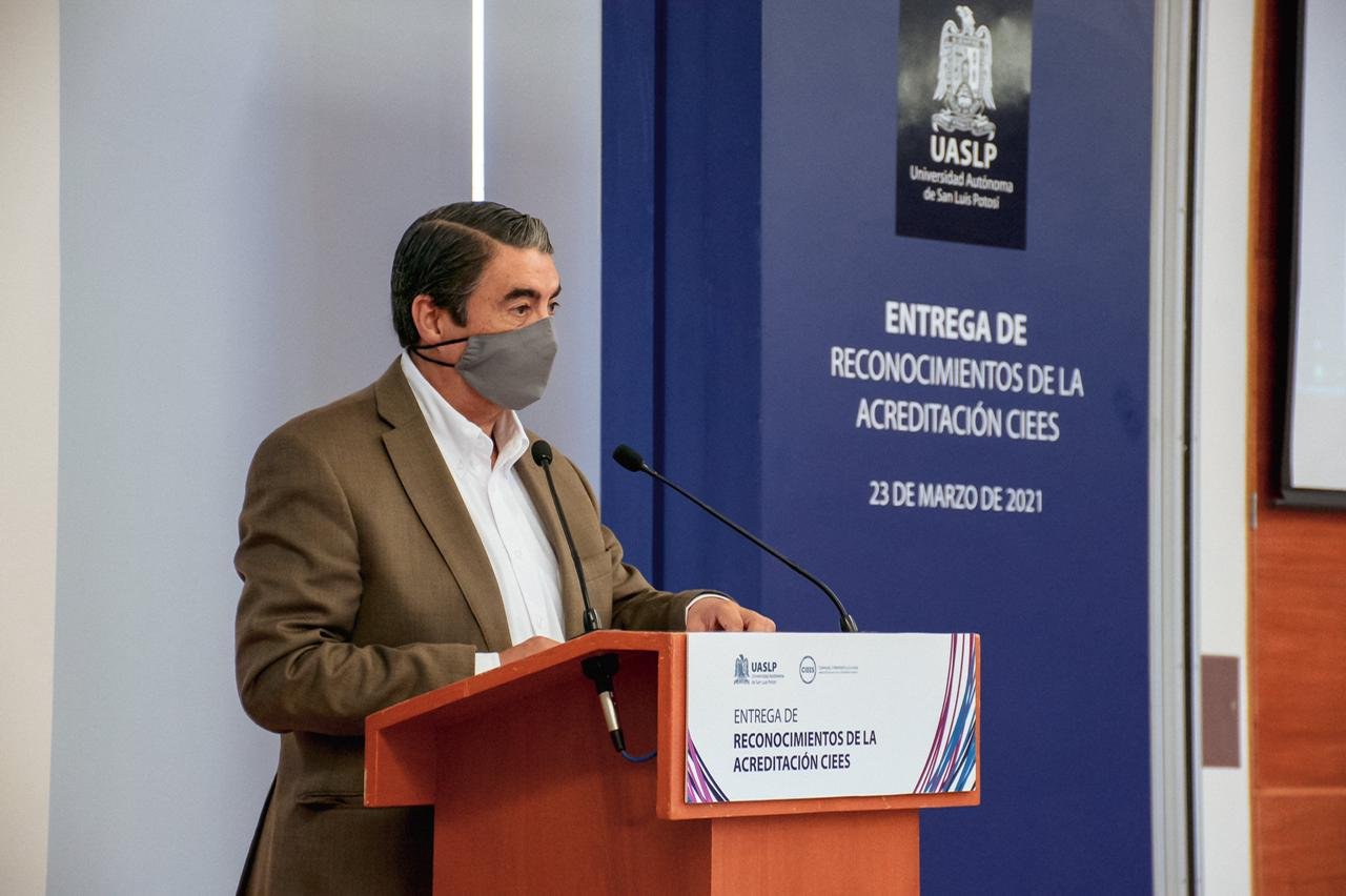 23Entregan reconocimientos de acreditación a nueve programas educativos de la UASLP (1)