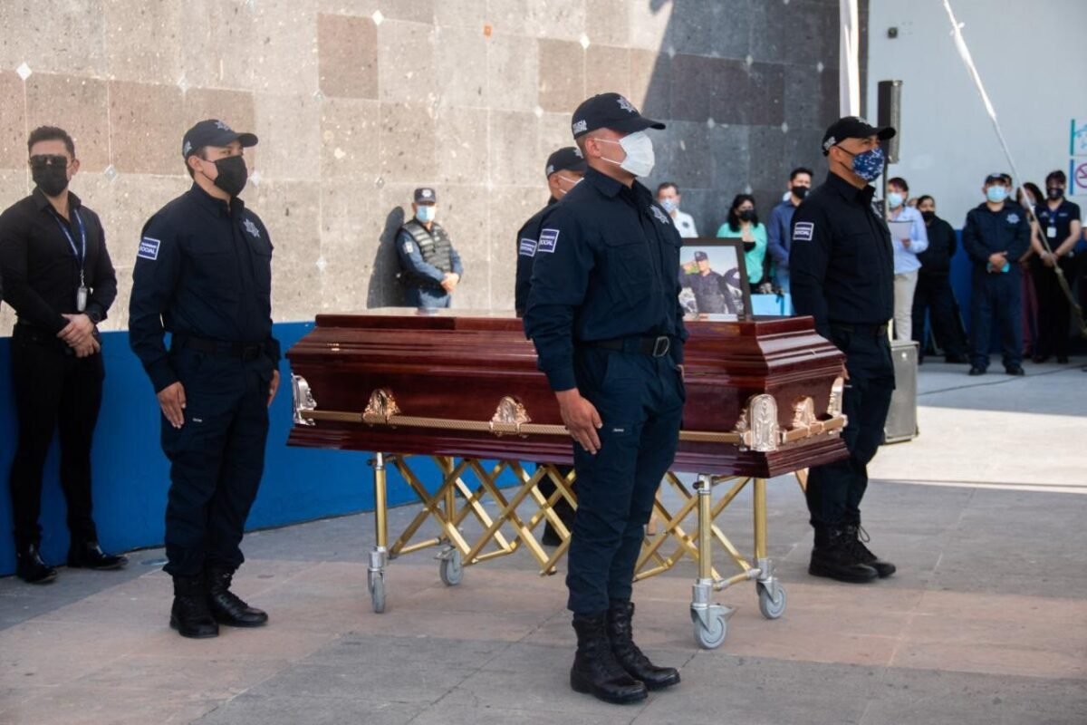 14AUTORIDADES CAPITALINAS RINDEN HOMENAJE PÓSTUMO A ELEMENTO DE LA DGSPM 2