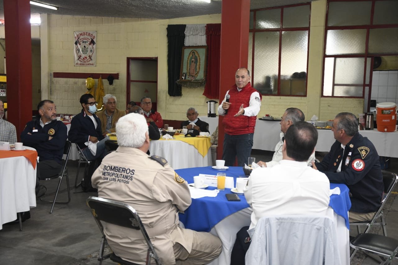 Enrique Galindo se compromete a dar todo el apoyo al Cuerpo de Bomberos IMG-20210516-WA0059