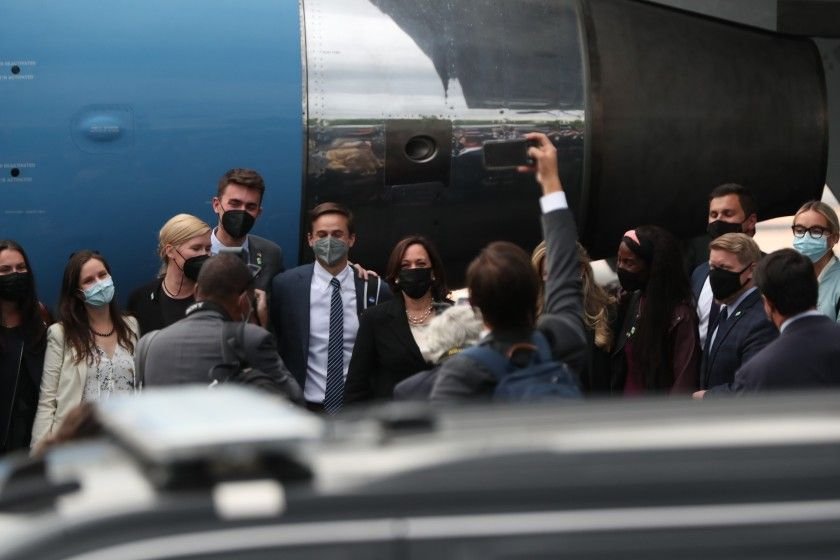 Kamala Harris regresa a Estados Unidos tras su visita a México y Guatemala 9kamala