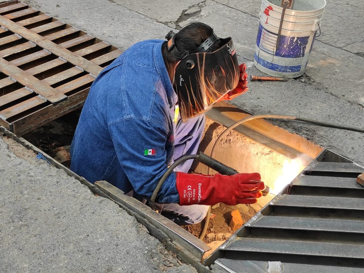 8SE REFUERZA REPARACIÓN DE REJILLAS DE COLECTORES PLUVIALES 1