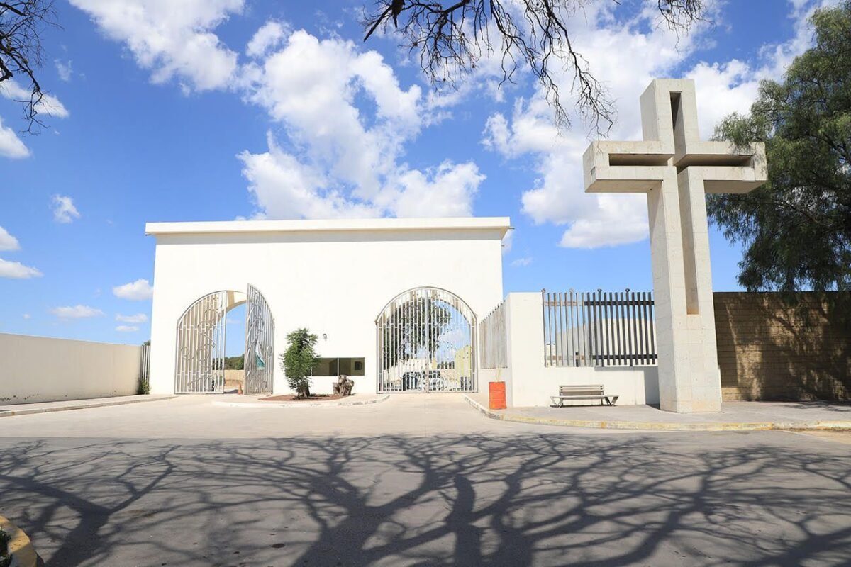 1OFRECERÁ CEMENTERIO DE MILPILLAS SERVICIOS DE INHUMACIÓN CUÁDRUPLEX 1