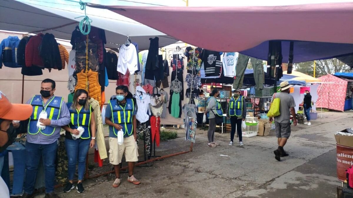 "Patrulla Anticovid" se hace presente en el Tianguis de las Vías “PATRULLA ANTICOVID” SE HACE PRESENTE EN EL TIANGUIS DE LAS VIAS