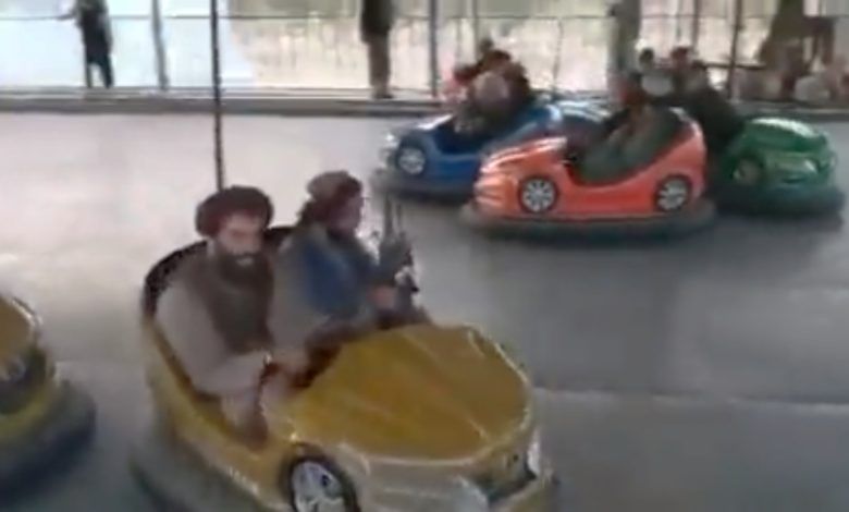 Talibanes-carritos-chocones-parque-de-diversiones-Afganistan