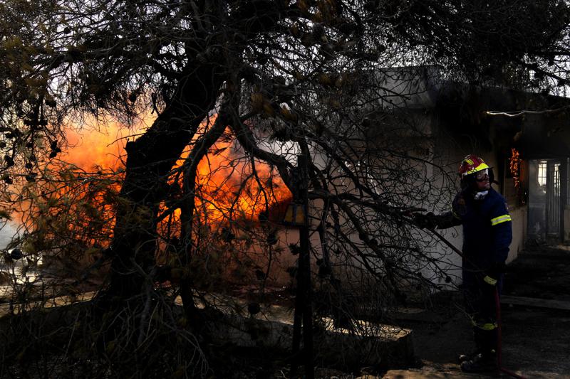 cede incendio en grecia