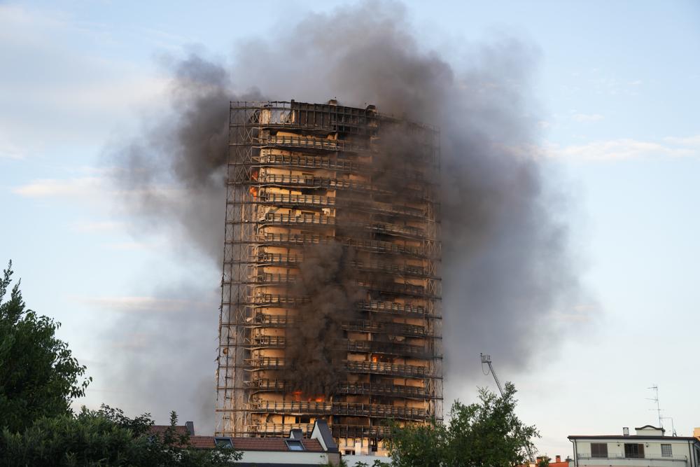 incendio-bomberos-milan