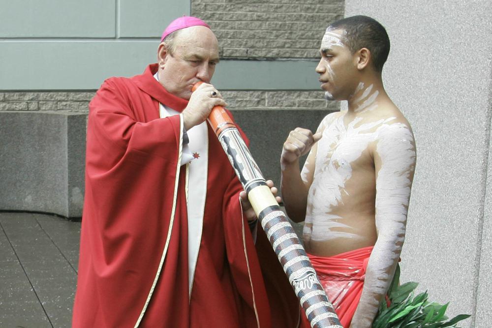 papa-sustituye-a obispo