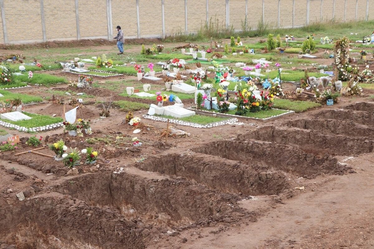 CONCLUYÓ CONSTRUCCIÓN DE 50 NUEVAS FOSAS COVID EN MILPILLAS