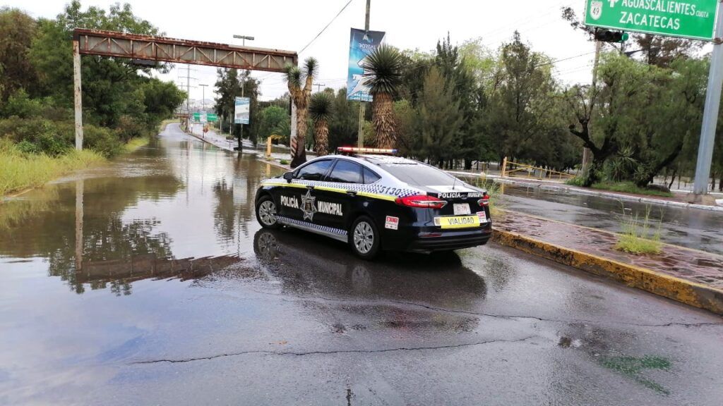 EXHORTA POLICÍA VIAL A RESPETAR CIERRE DEL RÍO SANTIAGO