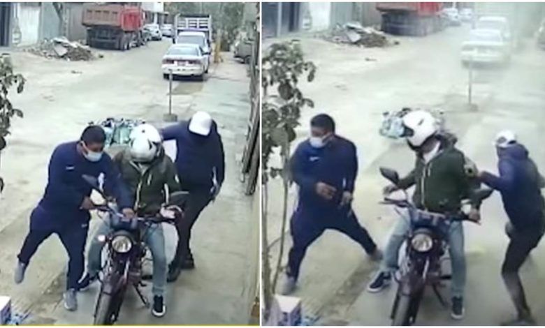 albanil-ayuda-a-hombre-victima-de-asalto-peru-costal-de-cemento
