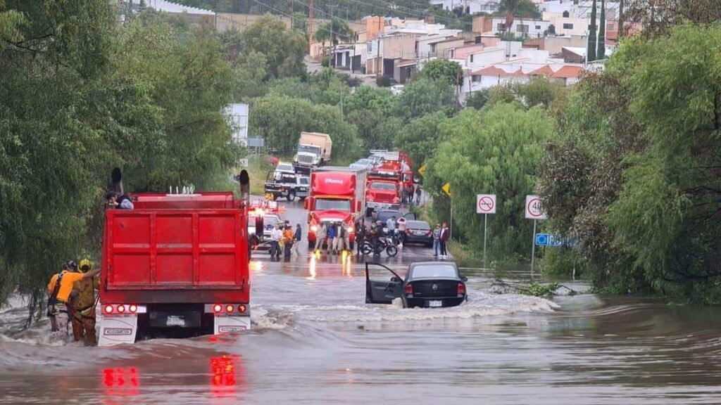 bomberos-rescatan-presa