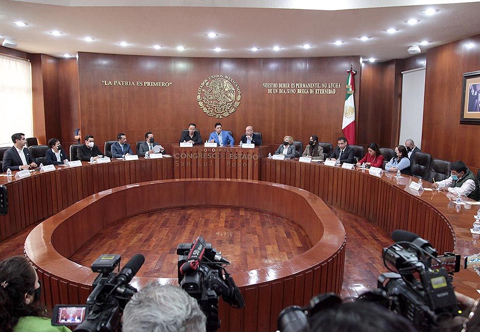 Entrega de Iniciativa, Gobernador