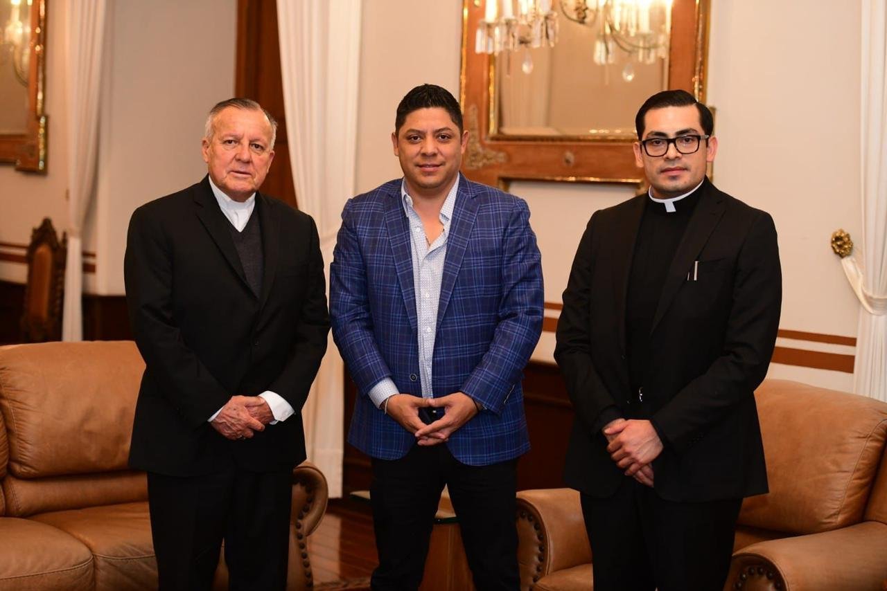 Ricardo Gallardo autoriza donación de terreno para Santuario de la Virgen de San Juan GALLARDO-ARZOBISPO