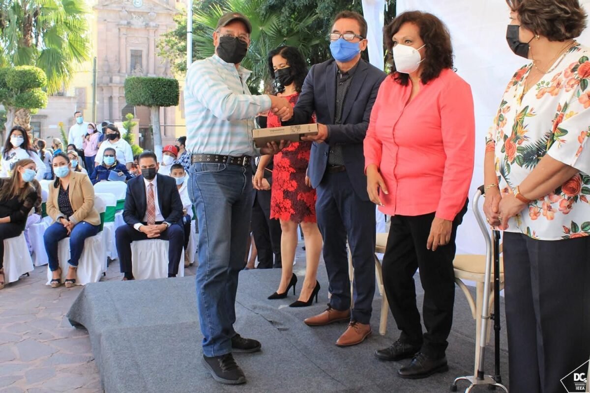 IEEA inicia campaña de certificados “100 Días, 100 Certificados” WhatsApp Image 2021-10-18 at 2.22.58 PM