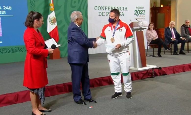 entrega-reconocimiento-economico-deportistas-tokio